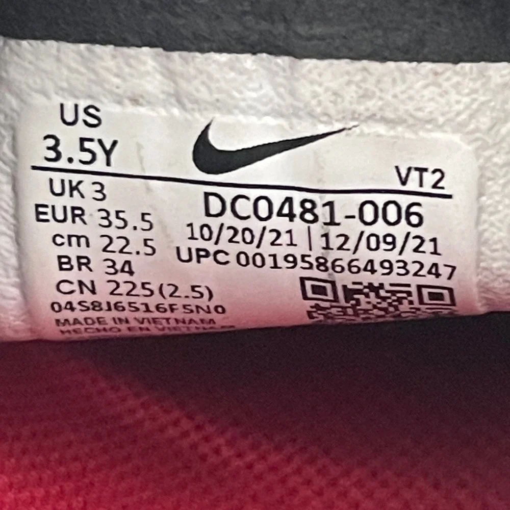 Nike Waffle One Kids GS‎ Size 3.5Y Grey Black Red Running Shoes DC0481-006